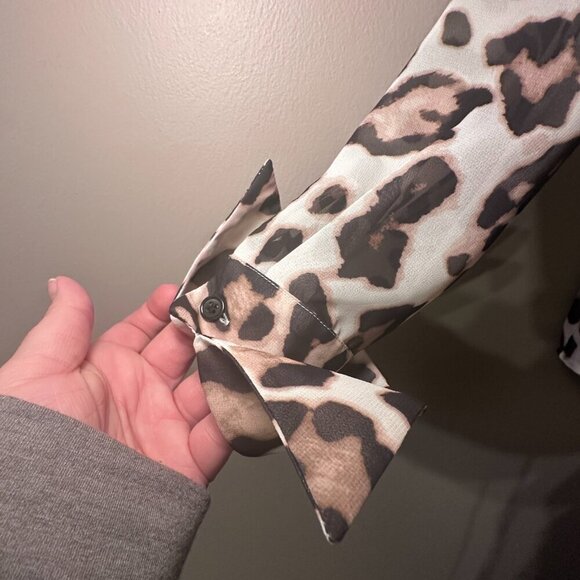 Women's 10 Boston Proper Leopard Print Button Down Sheer-Like Print - Picture 3 of 7